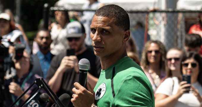 Mazzulla signs contract extension