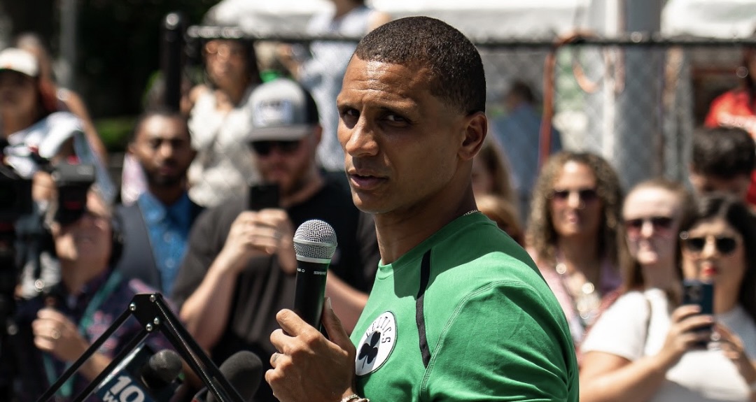 Mazzulla signs contract extension