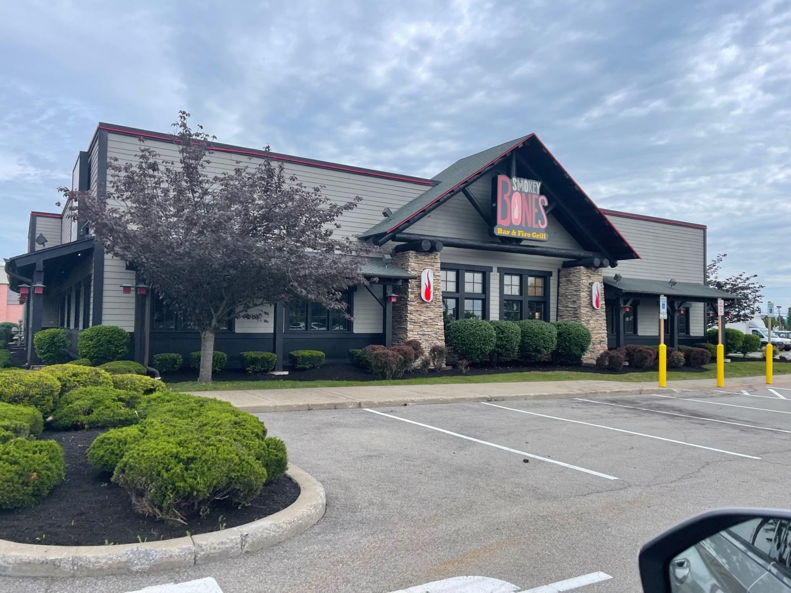Smokey Bones Warwick closed