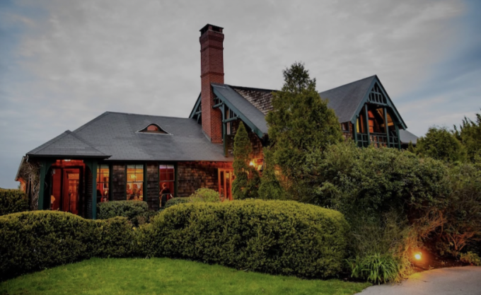 castle hill inn reopening